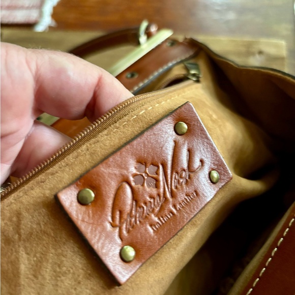 Patricia Nash Ferrara Floral Leather Shoulder Bag with metal clasp - Picture 6 of 16